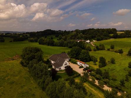 Afbeelding met gras, lucht, buiten, groen
Automatisch gegenereerde beschrijving